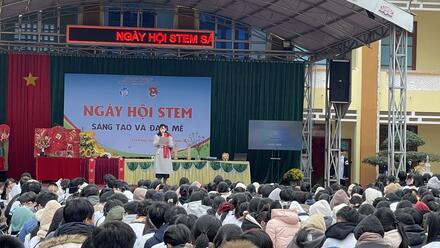 HÀO HỨNG TRONG NGÀY HỘI STEM "SÁNG TẠO VÀ ĐAM MÊ"